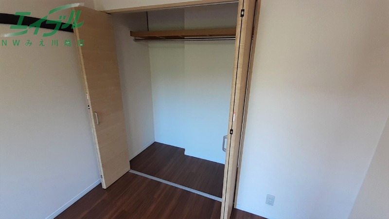 収納　別部屋反転参考写真です