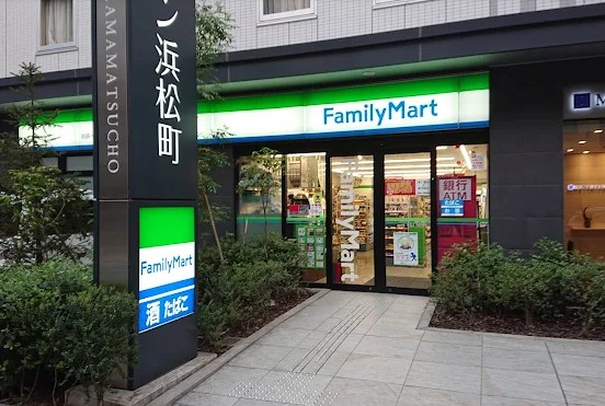 コンビニ　ファミリーマート名鉄イン浜松町店（コンビニ）まで107m