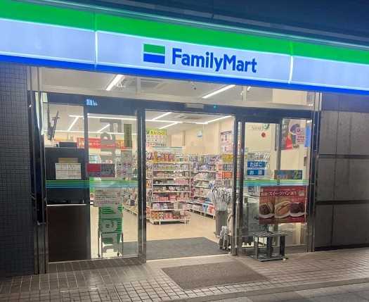 コンビニ　ファミリーマート浜松町駅北口店（コンビニ）まで152m