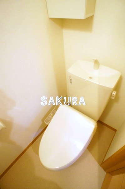トイレ　落ち着いた色調のトイレです♪