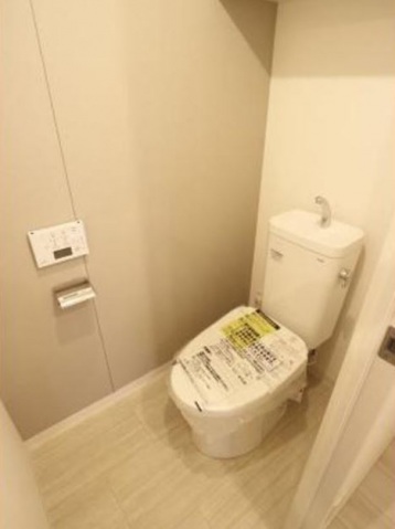 トイレ　同じ建物の別部屋の画像です。