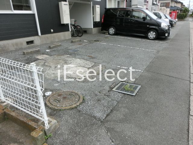 駐車場　敷地内の駐車場です。