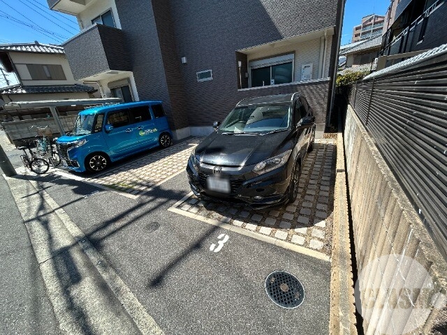 駐車場　敷地内駐車場