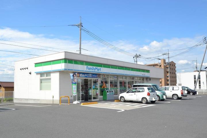コンビニ　ファミリーマート（コンビニ）まで500m