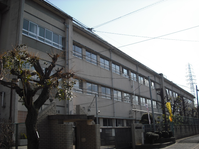 小学校　堺市立東浅香山小学校（小学校）まで895m