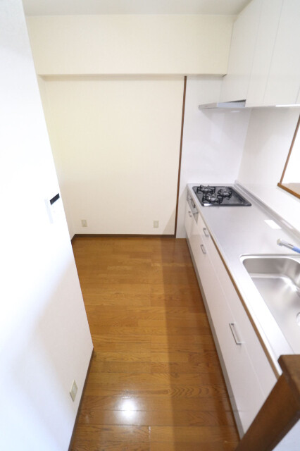 キッチン　3口コンロのシステムキッチン