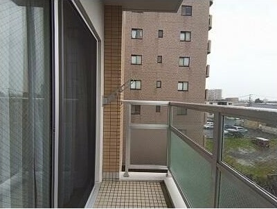 バルコニー　※反転タイプ別号室の写真です。