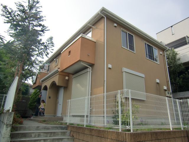 建物外観　ミニミニでは仲介手数料が家賃の半分（＋消費税）です。