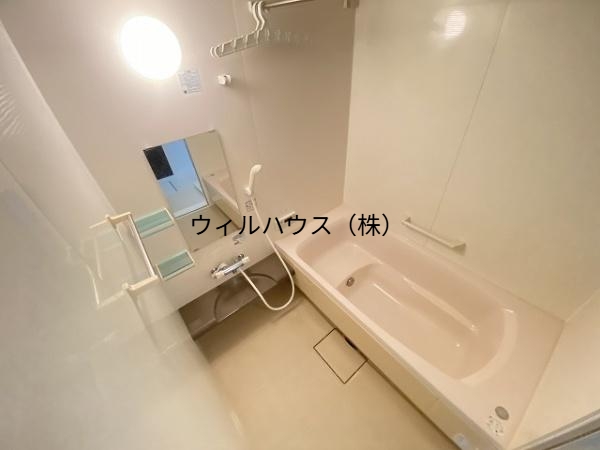バス・シャワールーム　浴室乾燥機、追焚機能付の広々バスルーム！