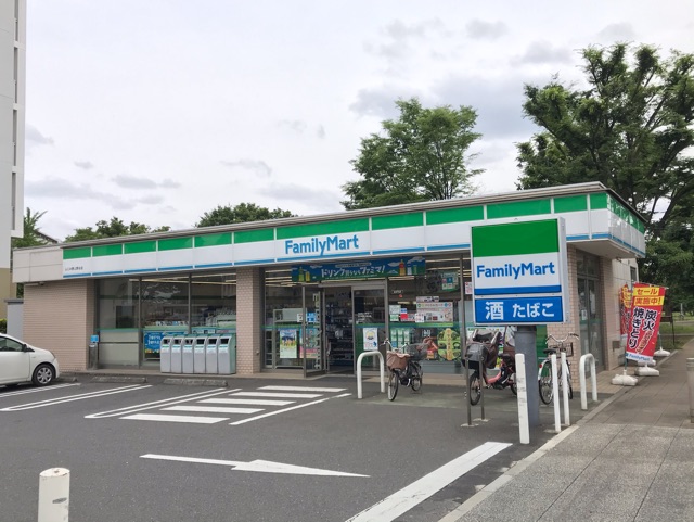 コンビニ　ファミリーマート（コンビニ）まで600m