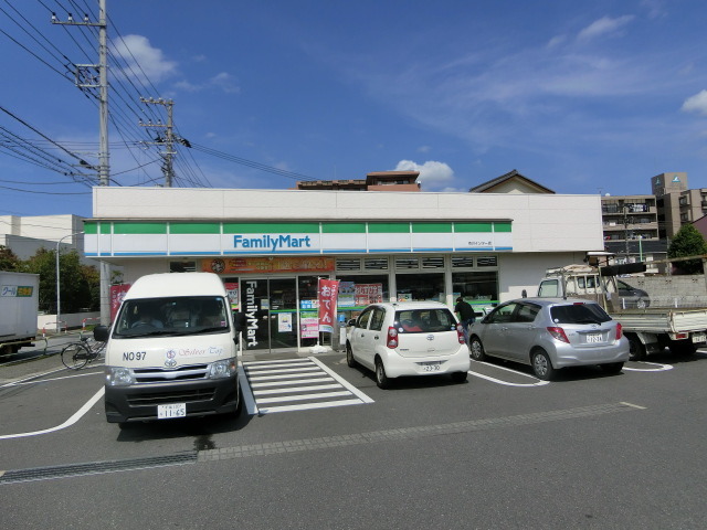 コンビニ　ファミリーマート市川インター店（コンビニ）まで797m