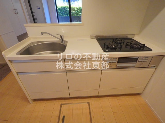キッチン　お料理好きにはオススメのグリル付３口システムキッチン設置済♪