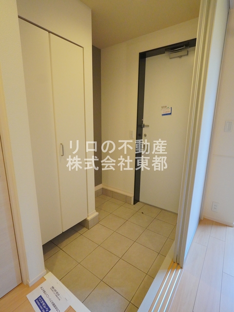 玄関　玄関には大きな下駄箱があるのでいつでもスッキリ片付きます！