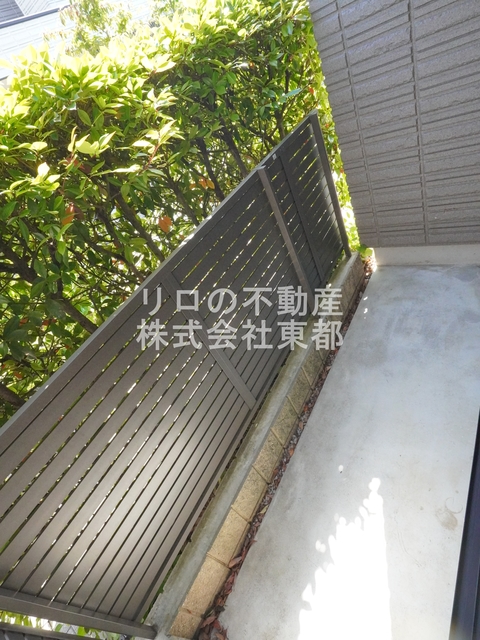 バルコニー　お天気のいい日は外干しもできますね！！