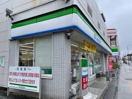 コンビニ　ファミリーマート 練馬北町一丁目店（コンビニ）まで912m