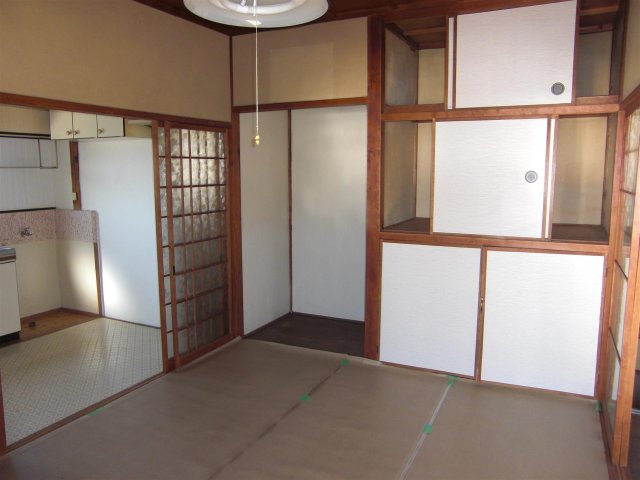 その他部屋・スペース　和室６帖　小分けの収納があります♪