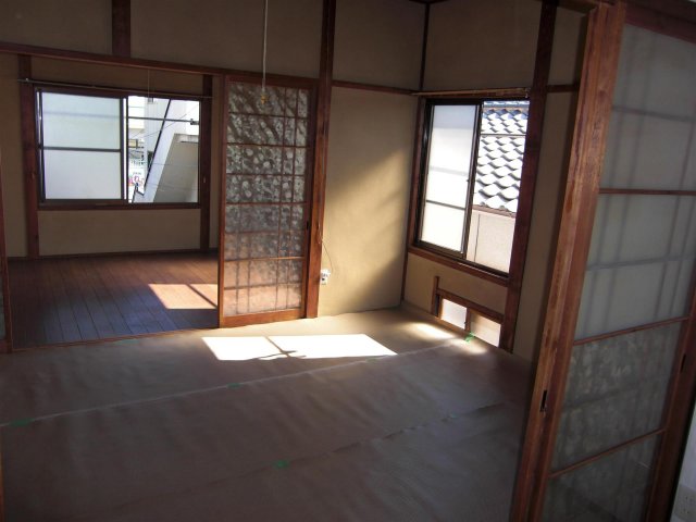 その他設備　窓の外に物干しがあります♪