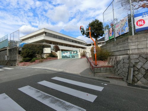 小学校　呉市立明立小学校（小学校）まで190m