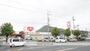 ドラックストア　くすりのレデイ鴨方店（ドラッグストア）まで381m