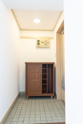 玄関　収納たっぷりの靴箱
