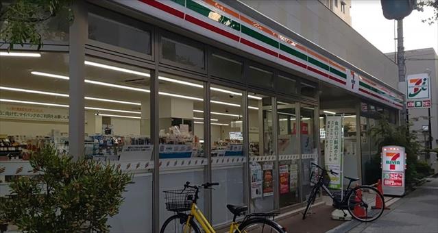 コンビニ　セブンイレブン（コンビニ）まで327m