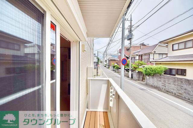 バルコニー　★明るいバルコニーで洗濯物を干すことができます★