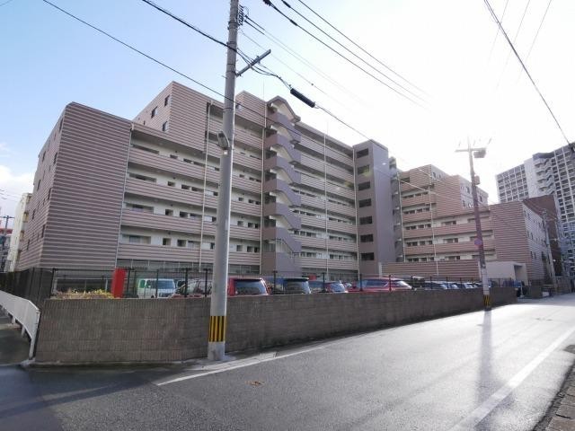 駐車場　建物外観