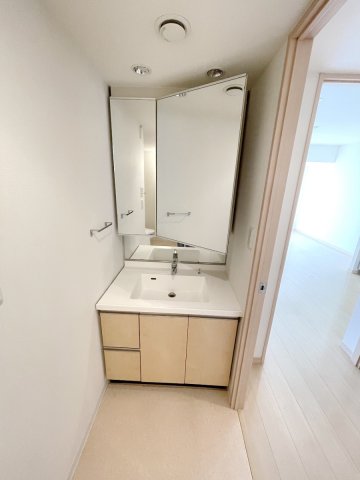 洗面設備　写真は同タイプ住居です。