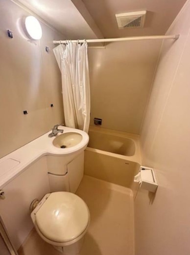 バス・シャワールーム　コンパクトで使いやすいお風呂です