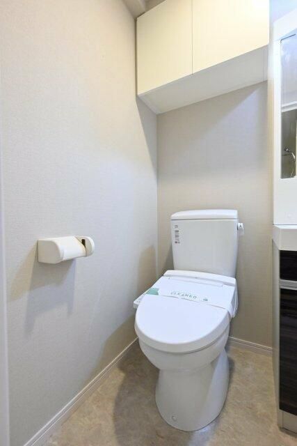 トイレ　落ち着いた色調のトイレです