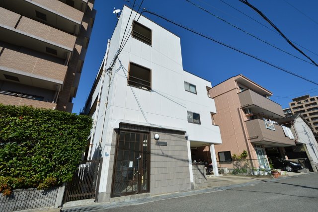 建物外観　モニター付きインターホンで安心です♪