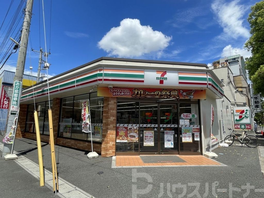 コンビニ　セブンイレブン馬橋駅西口店（コンビニ）まで90m