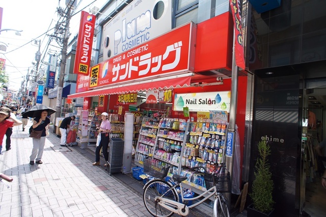ドラックストア　サンドラッグ仙川店（ドラッグストア）まで454m