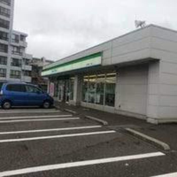 コンビニ　ファミリーマート金沢増泉三丁目店（コンビニ）まで722m