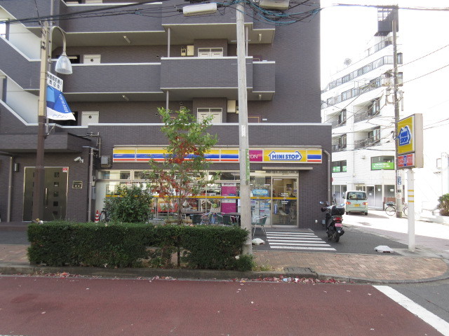 コンビニ　ミニストップ足立梅島1丁目店（コンビニ）まで938m