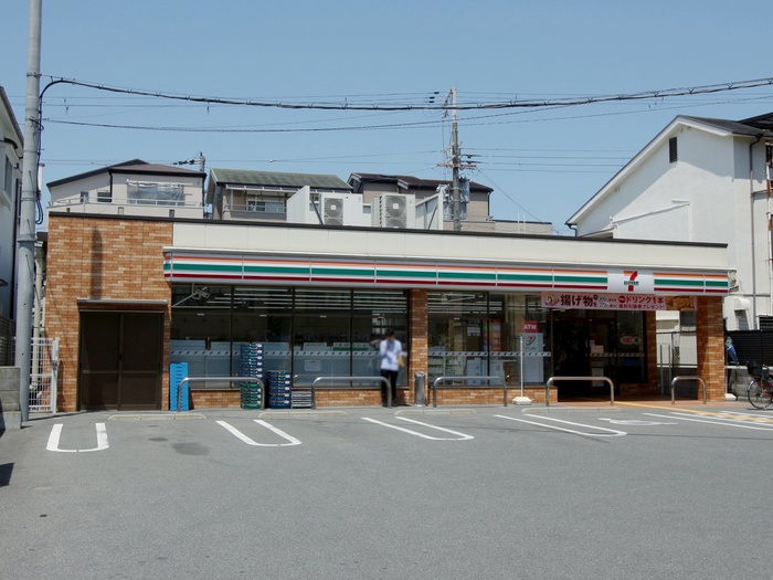 コンビニ　セブンイレブン豊中服部本町１丁目店（コンビニ）まで93m