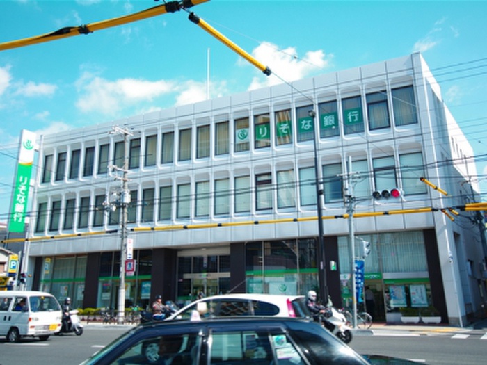 銀行　りそな銀行豊中服部支店（銀行）まで111m