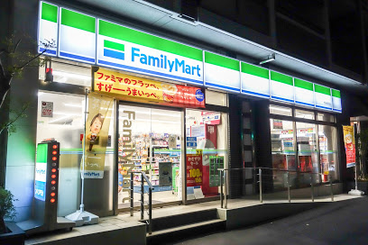 コンビニ　ファミリーマート 市谷柳町店（コンビニ）まで109m