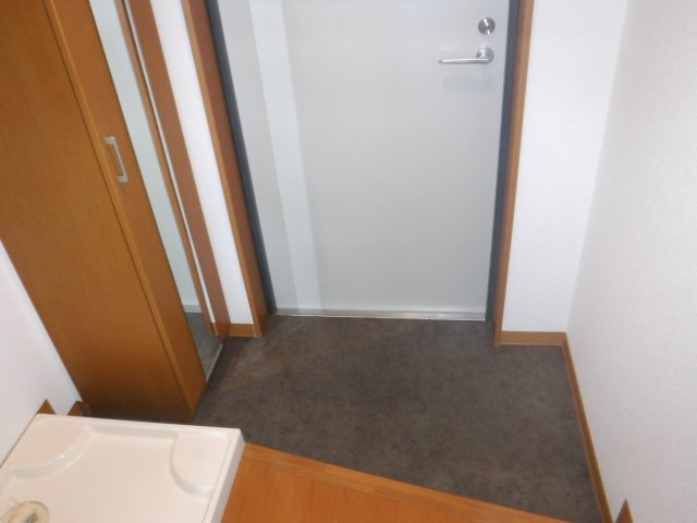 玄関　他のお部屋の参考写真となります。