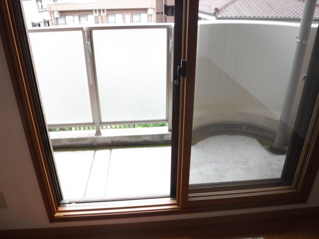 バルコニー　他のお部屋の参考写真となります。