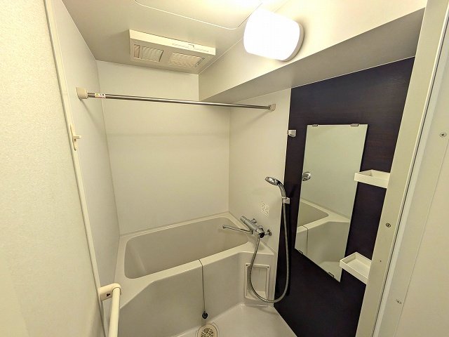 バス・シャワールーム　浴室乾燥機付きのお風呂。