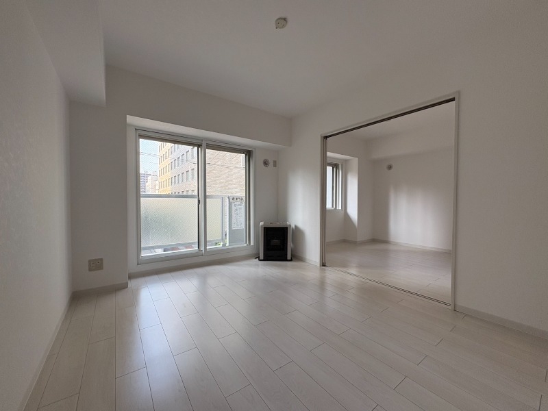 居室・リビング　広くてキレイなお部屋が広がっていて、充実した生活が送れそう。