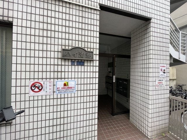 エントランス　建物の内部です