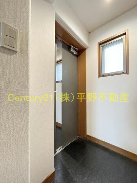 玄関　妻窓はありません