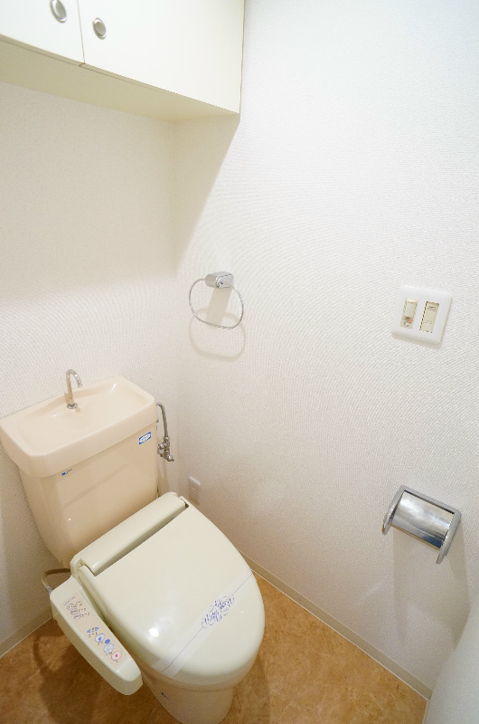 トイレ　トイレは快適な温水洗浄便座付☆