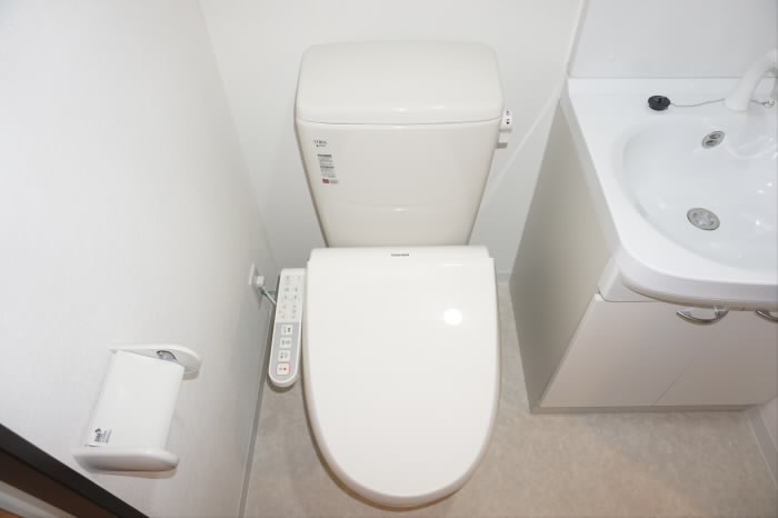 トイレ　別部屋の参考写真となります。