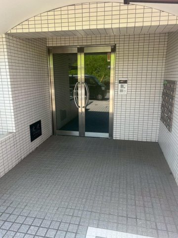 エントランス　清掃の行き届いたエントランス