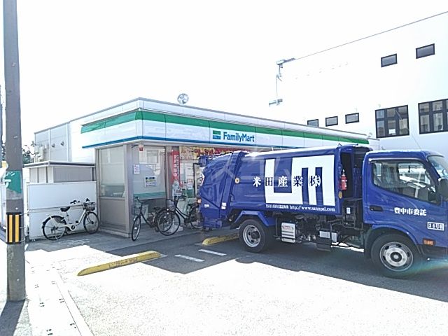コンビニ　ファミリーマート豊中本町１丁目店（コンビニ）まで575m
