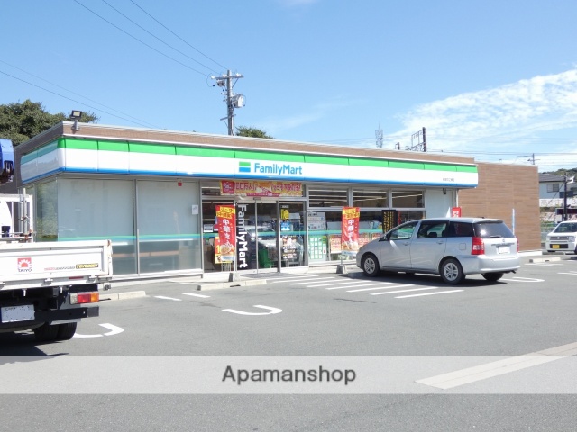 コンビニ　ファミリーマート新居中之郷店（コンビニ）まで637m