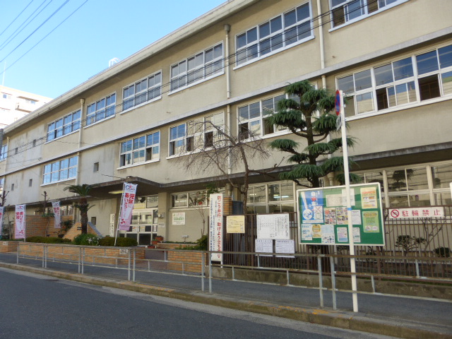 小学校　大阪市立小松小学校（小学校）まで560m